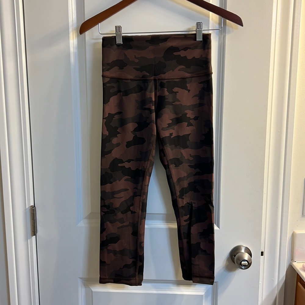 Excellent condition lululemon crop leggings